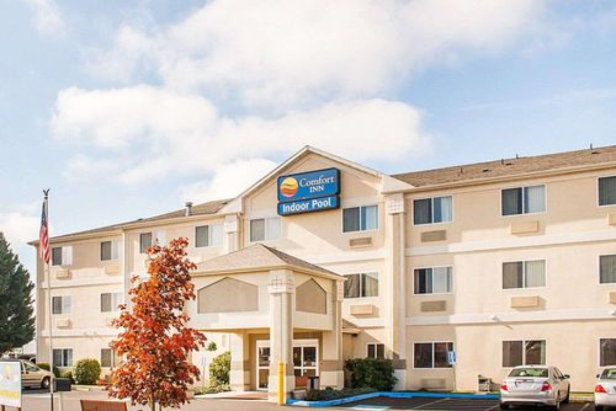 comfort inn, hotels, motels, places to stay, where to stay in medford, north, south,