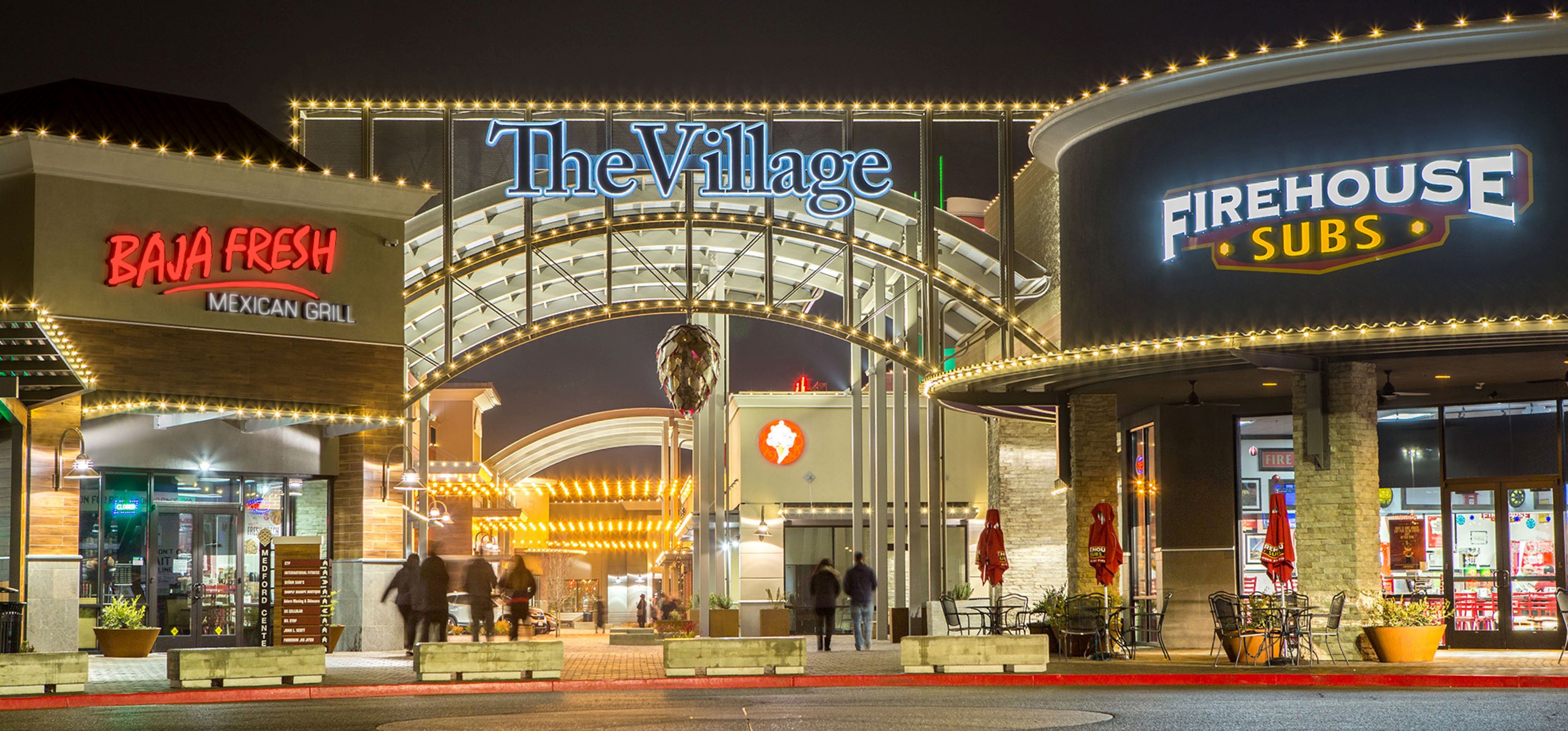 The Village at Medford Center, downtown shopping, things to do in medford, holiday lights, christmas lights