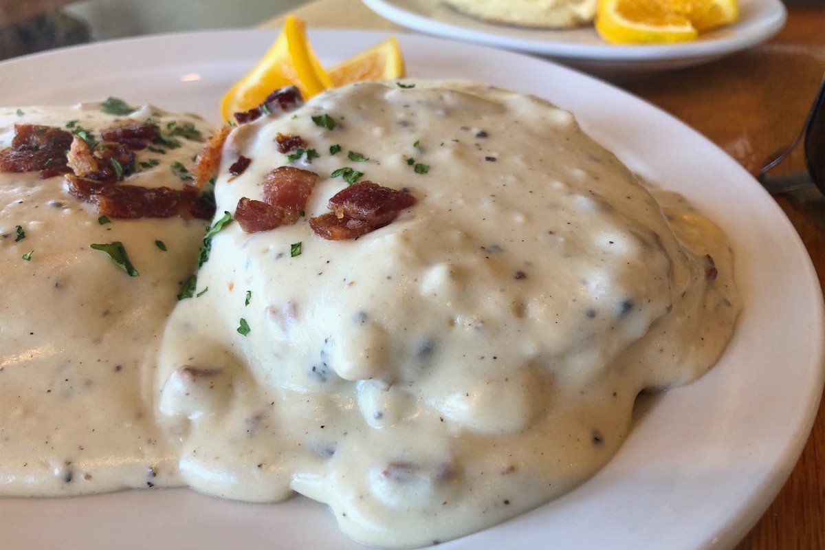 Buttercloud bakery and Café, cafe, biscuits and gravy, bacon, breakfast food, eateries, restaurants, downtown food