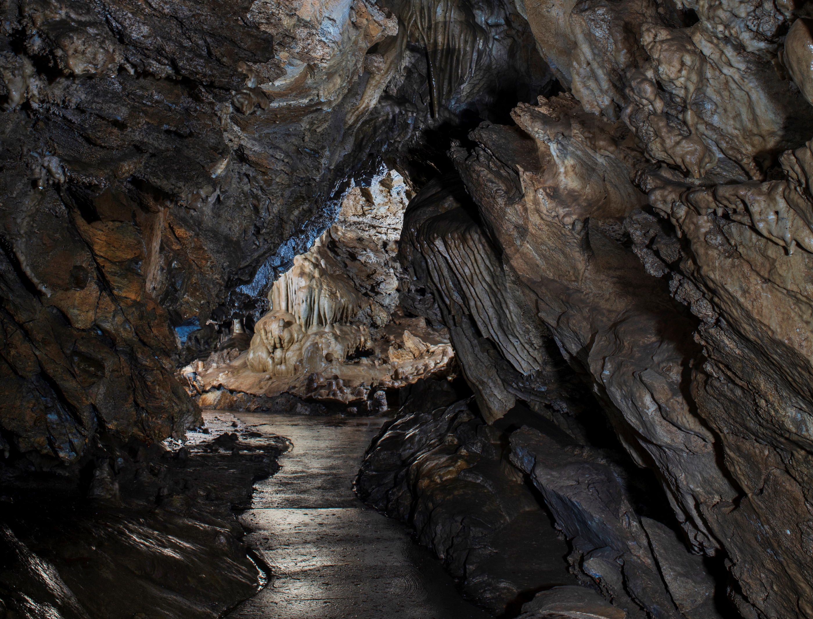 oregon caves, outdoor adventure, hiking, things to do, medford, guides and tours, cavern tours, marble halls, family friendly, national monument