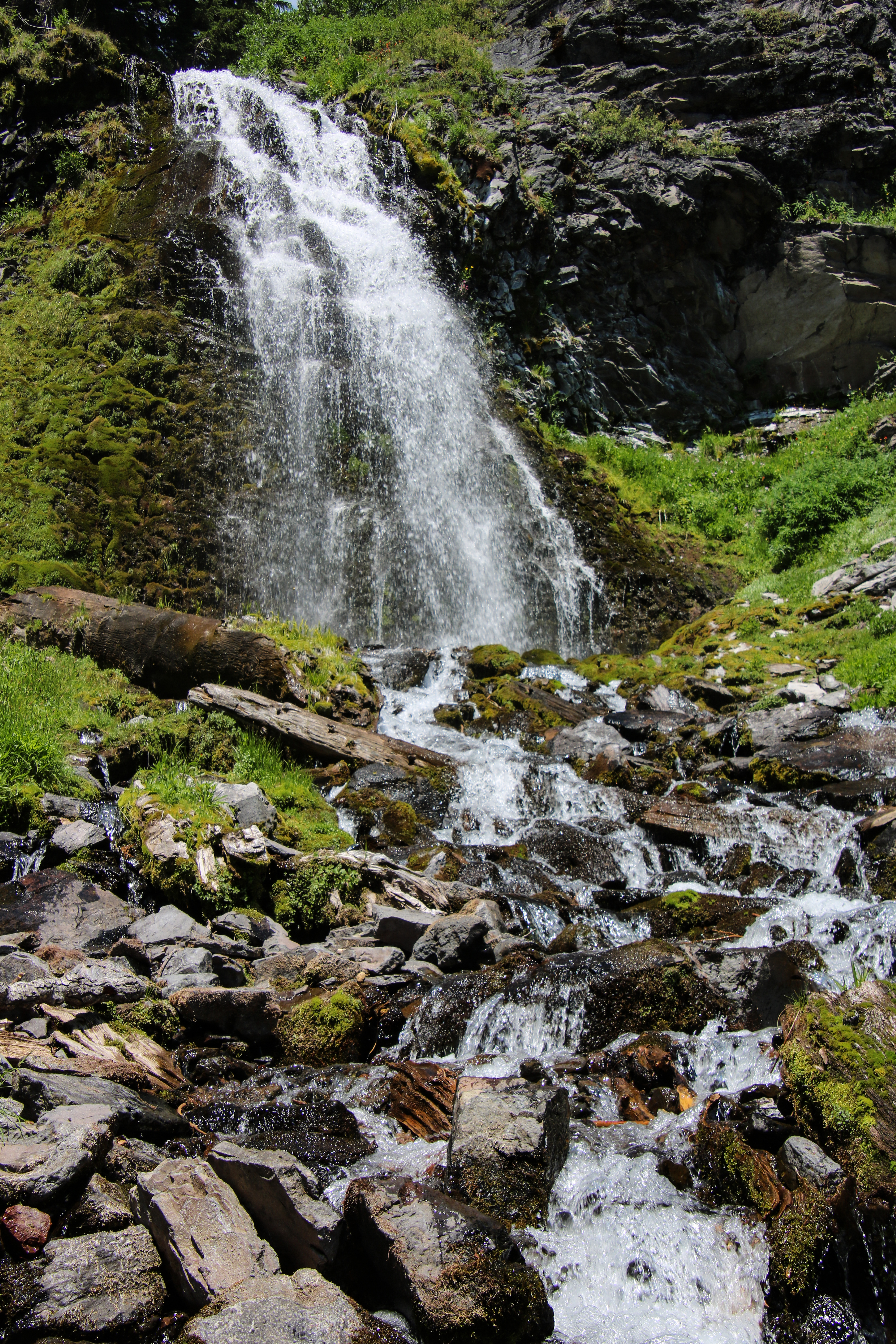 Plaikni Falls in Crater Lake National Park, Oregon, USA, things to do, rim spots at crater lake, outdoor adventure, favorite trails